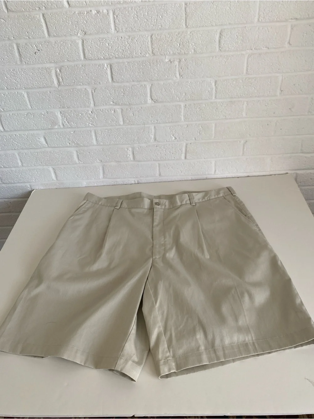 Nike Golf Pleated Flat Front Shorts Beige Khaki Chino Mens Size 42 Classic